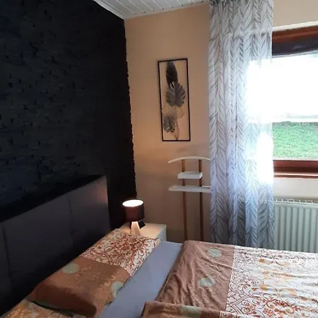 Gemuetliches Ferienhaus Bungalow Sixtytwo In Dipperz-doermbach Dipperz
